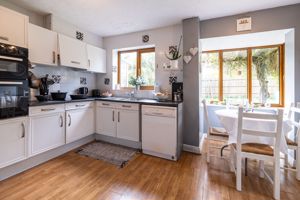 Kitchen/Breakfast- click for photo gallery
